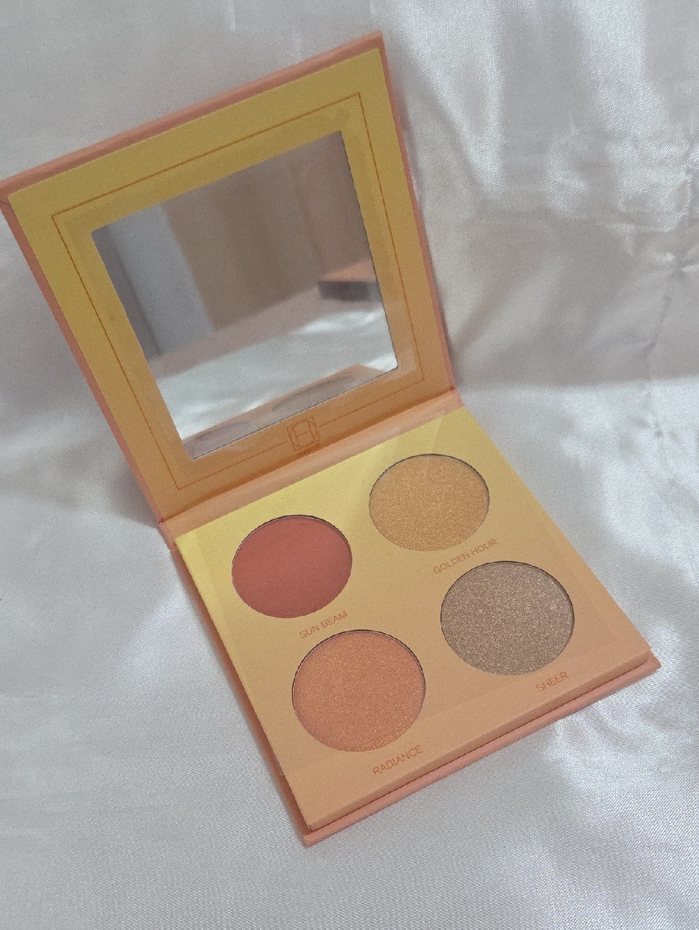 HIPDOT Variety Glow 4‑Shade Highlight & Blush Palette